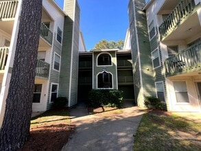 Building Photo - 6821 Willowbrook Dr