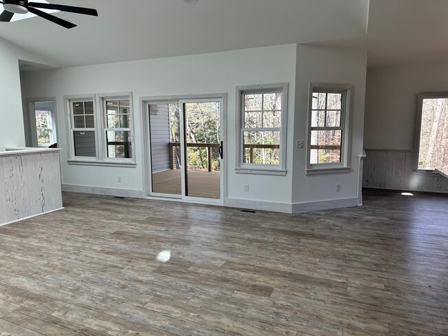 Building Photo - 652 US-15