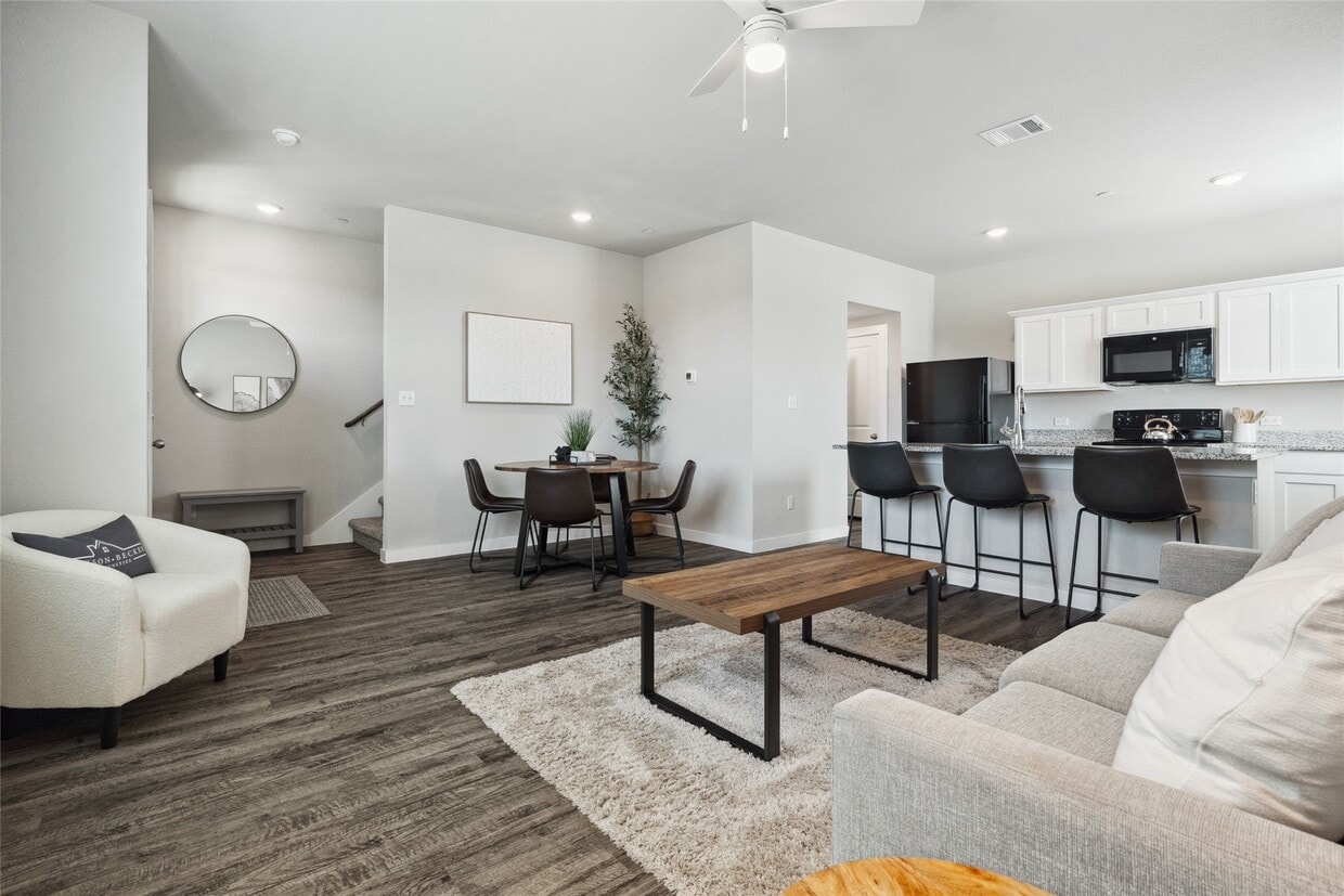 Building Photo - 520 Powell Dr