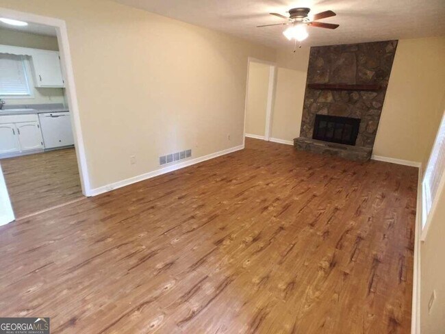 Foto del edificio - 5040 Woodland Dr NW