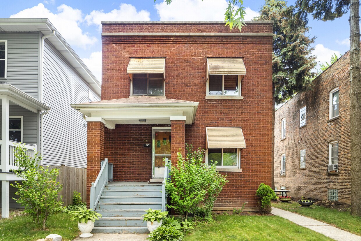 1042 Lathrop Ave, Forest Park, IL 60130 Townhome Rentals in Forest