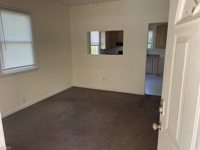 Foto del edificio - 1 br, 1 bath House - 15 2nd Street