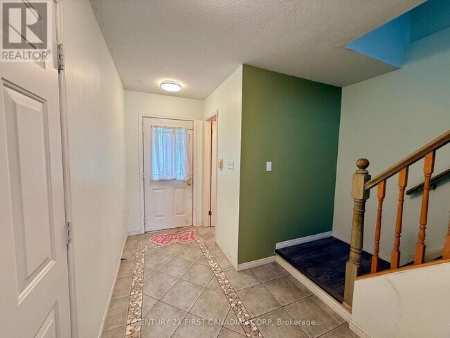 Photo du bâtiment - 740 Redoak Ave