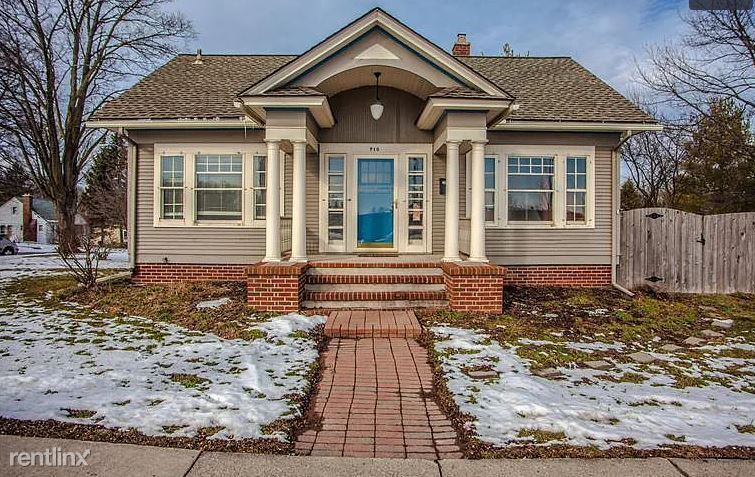 Foto principal - 3 br, 2 bath House - 710 W Stadium Blvd NE...