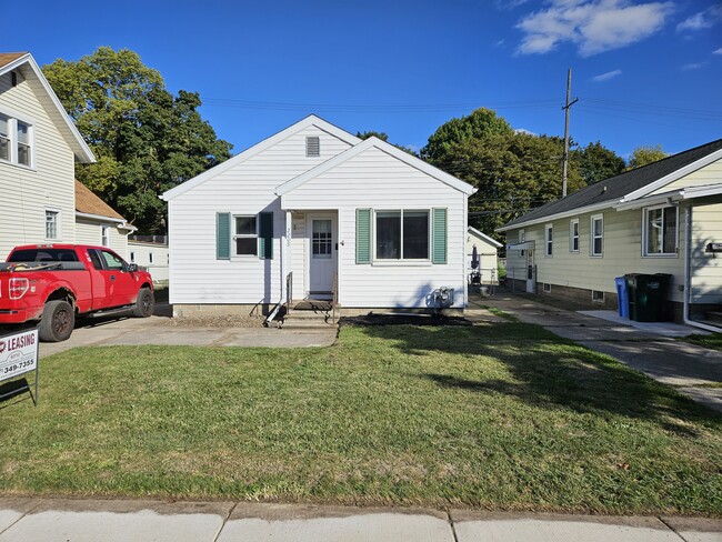 Building Photo - 2205 S Pennsylvania Ave