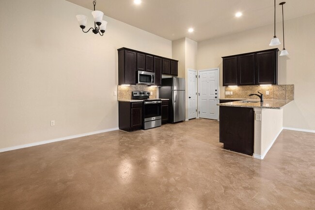 Foto del edificio - GORGEOUS 3 BEDROOM DUPLEX LOCATED IN BUDA,...