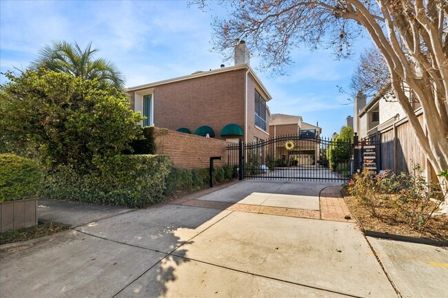 Building Photo - 1524 Nantucket Dr