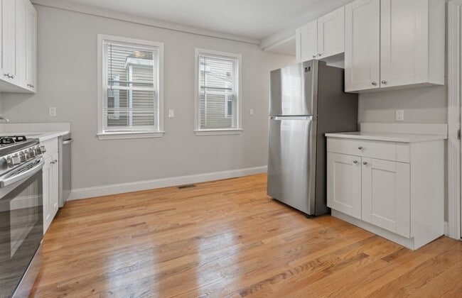 Building Photo - 2149 Dorchester Ave