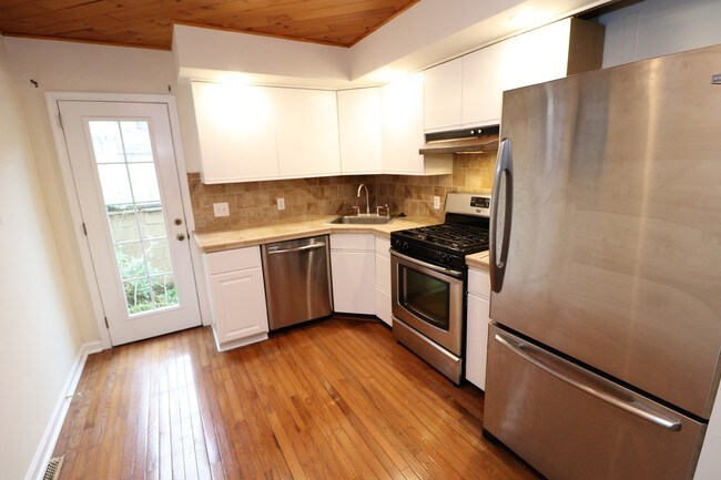 Building Photo - Popular Passyunk Square 3 Bedroom House