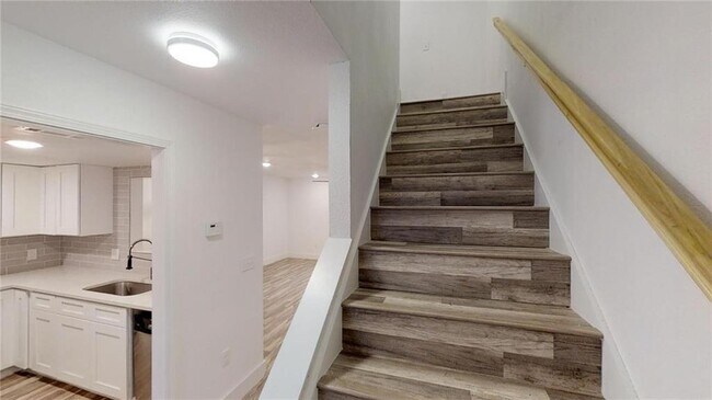 Building Photo - 1913 Hearthstone Dr