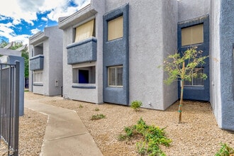 Building Photo - 4410 N Longview Ave