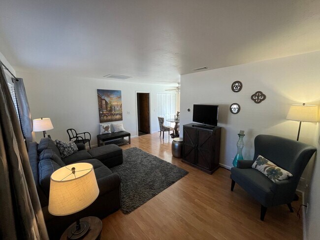 Foto del edificio - 1003 Meadow Way