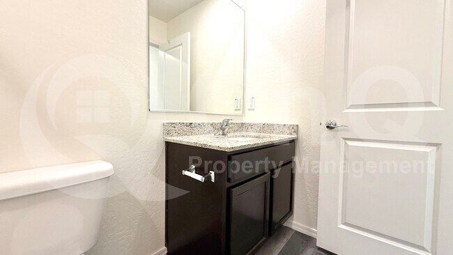 Building Photo - 1537 E Kendall Pl