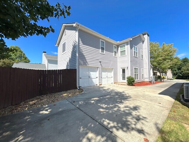 Foto del edificio - 4100 Lake Pass Ln