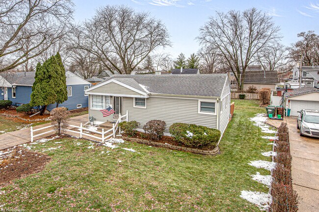 Foto del edificio - 6645 Riverside Dr