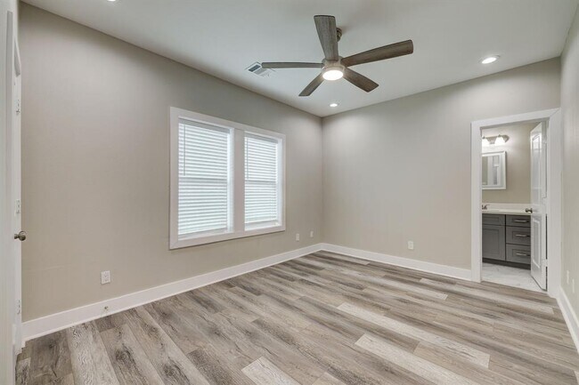 Building Photo - 2123 Bidwell Dr