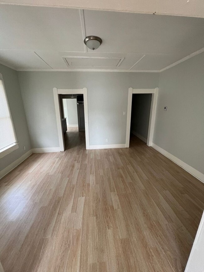 Building Photo - 1107 Avenue A