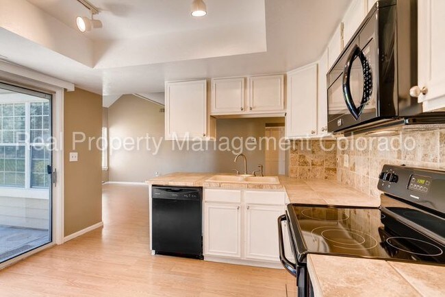 Building Photo - Lovely Townhome in Cobblestone Crossing