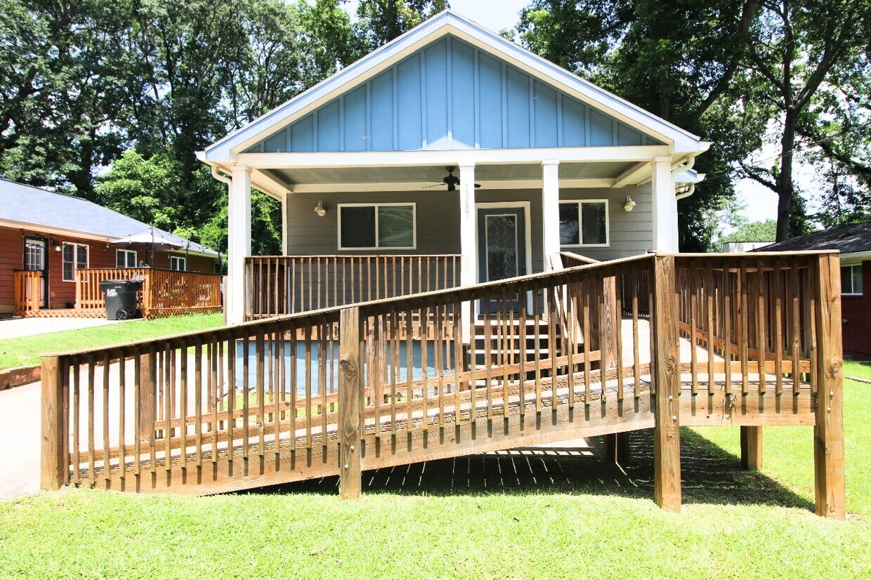 Primary Photo - 1387 Lyle Ave