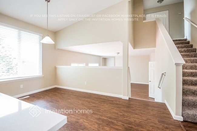 Foto del edificio - 19817 15th Avenue E