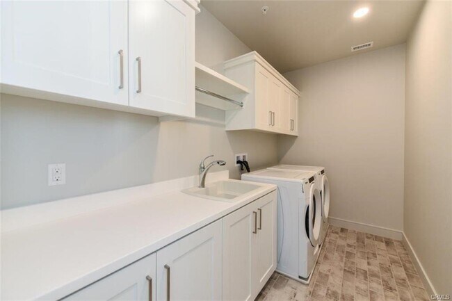 Building Photo - 147 Linda Vis