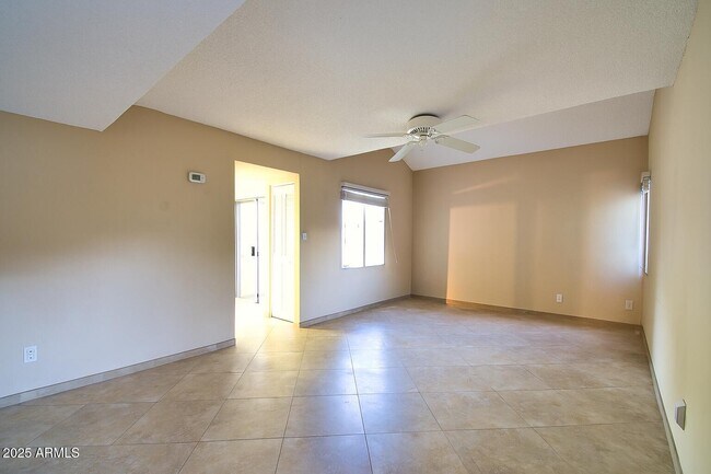 Foto del edificio - 6018 N 79th St
