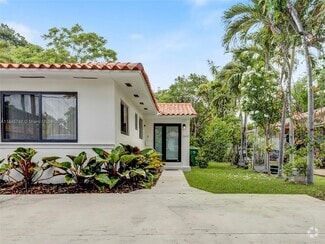 Building Photo - 2867 SW 38th Ave