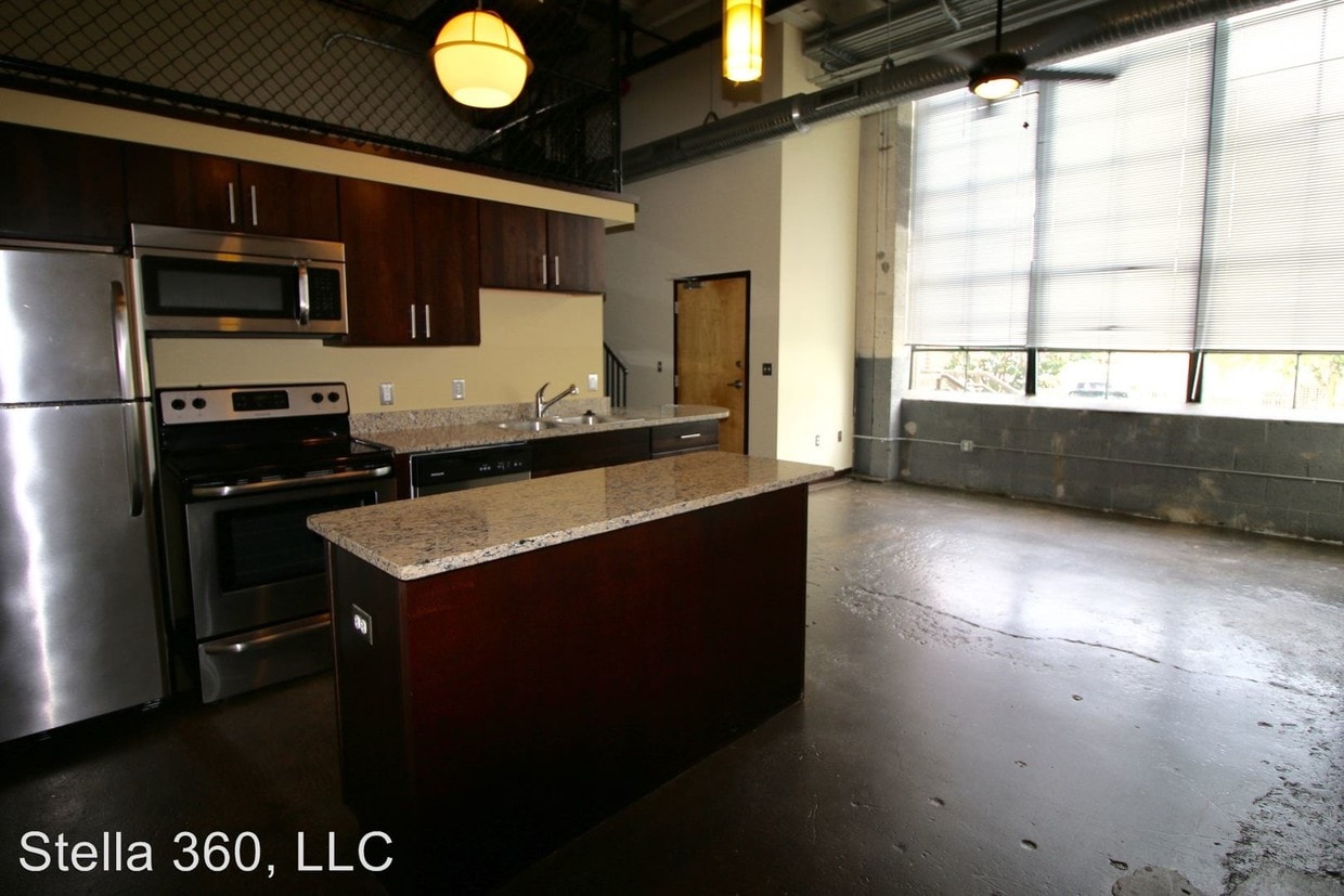 Primary Photo - 360 Stockton St