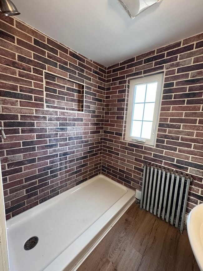 Building Photo - 202 N 5th St