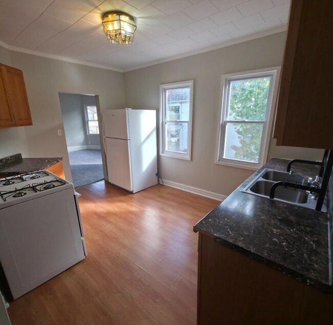 Building Photo - 2978-2978 W 32nd St