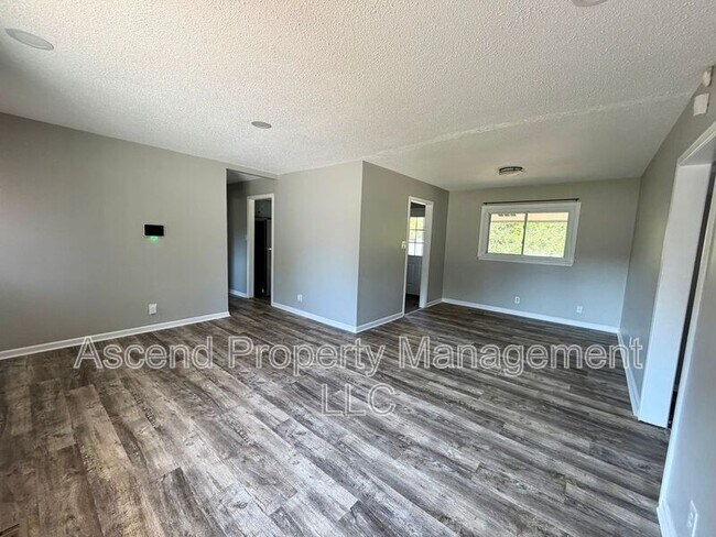 Foto del edificio - 7707 Canyon Dr
