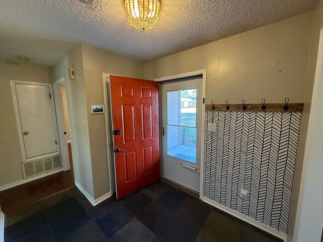 Building Photo - Pensacola - South Gulf Manor - 3 bedroom, ...