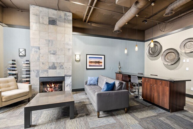Foto del edificio - 108 5th Ave S