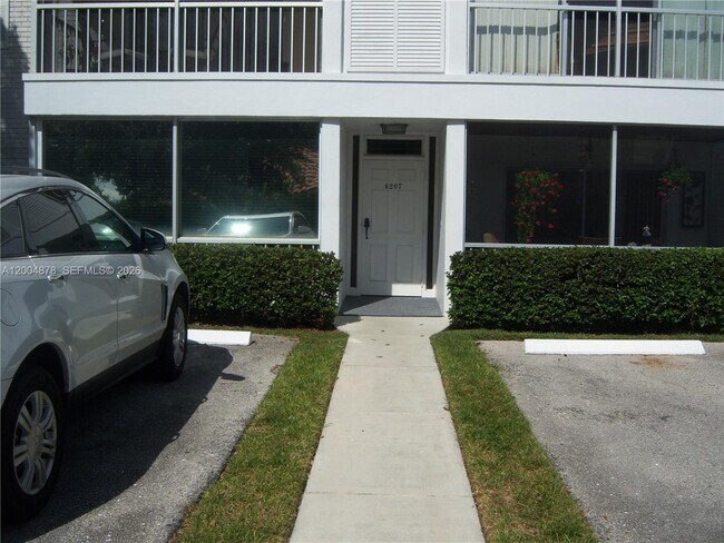 Foto del edificio - 6207 Bay Club Dr