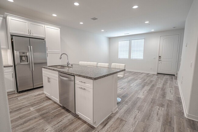 Foto del edificio - West Creek 3 Bedroom Townhome for Rent in Valencia.