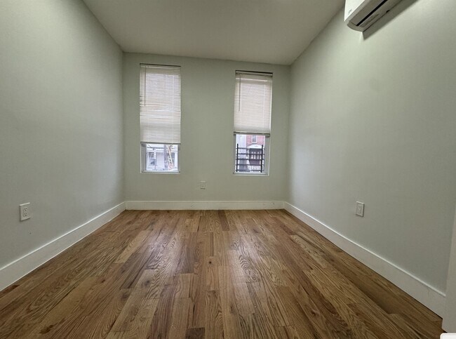 Foto del edificio - 129 Saint Pauls Ave