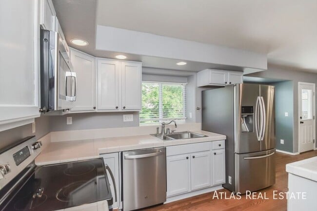 Building Photo - 7426 Klipspringer Dr