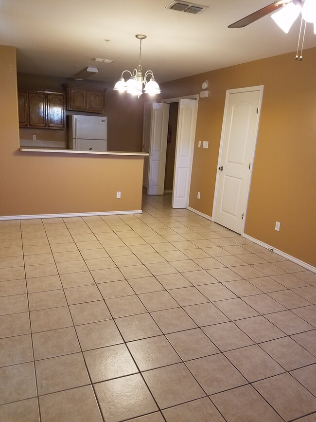 Building Photo - 504 Rock Cir