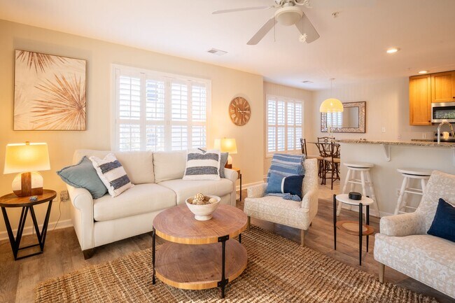 Foto del edificio - FULLY FURNISHED OFF-SEASON  1 BEDROOM NOW AVAILABLE
