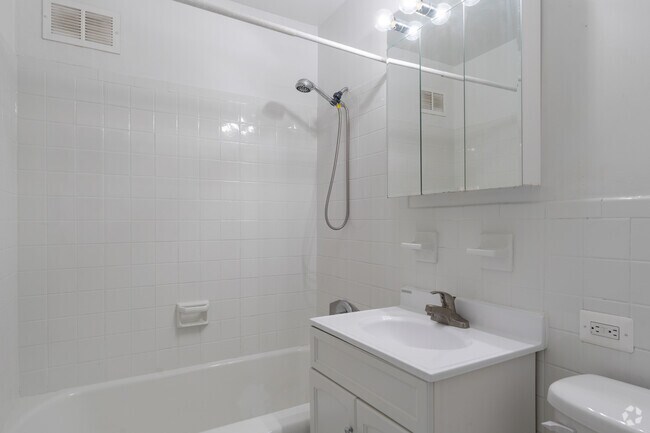 1HAB, 1BA - 665SF baños - Courtside Square Apartments