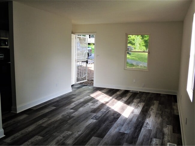 Building Photo - 738 Sylvan