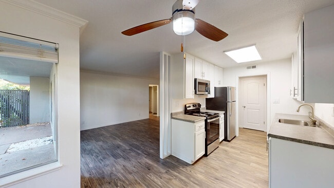 Foto del edificio - 823 Las Gallinas Ave