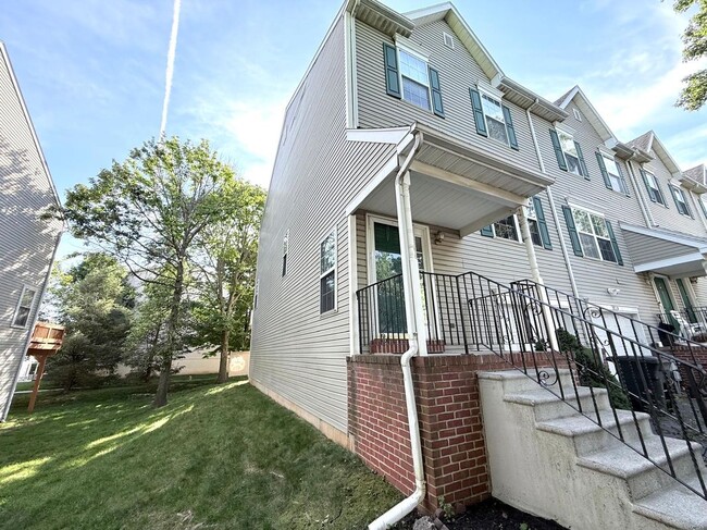 Building Photo - 610 Brentwood Ct