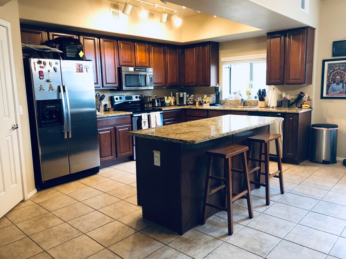 Kitchen - 2401 E Rio Salado Pky