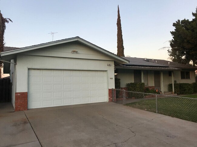 Foto del edificio - Beautiful Single Story 3 Bedroom 2 Bath Ma...