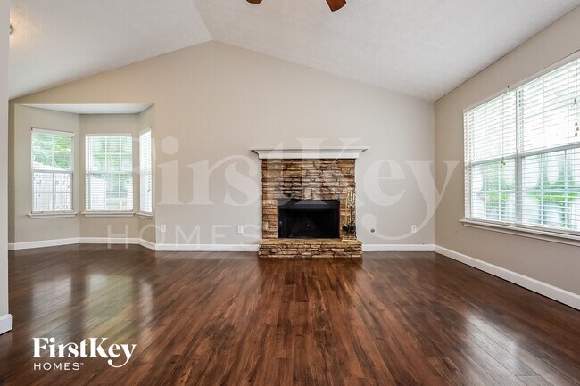 Foto del edificio - 104 Waters Edge Dr