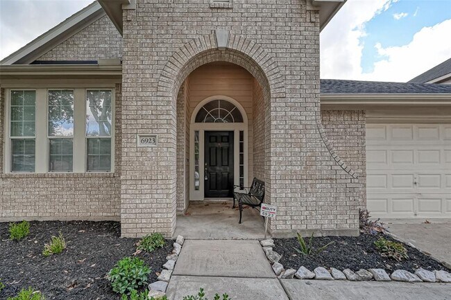 Foto del edificio - 6923 Grants Hollow Ln