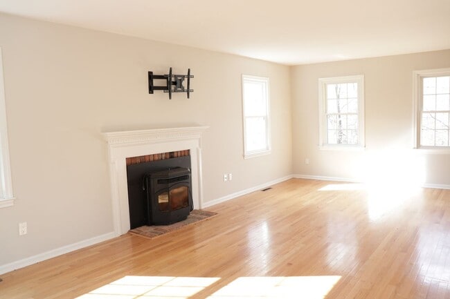 Building Photo - 35 Highpoint Rd