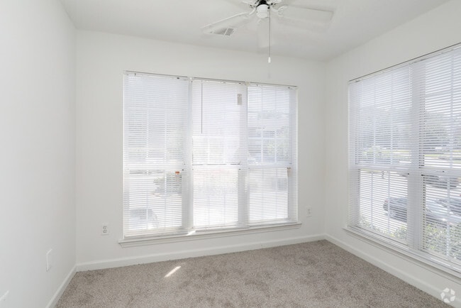 3BR, 2BA - 1308 SF - The Square at Lawrenceville