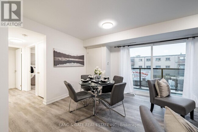 Photo du bâtiment - 976 Simcoe St N